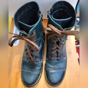 "Taos" women's leather and suede ankle boots. Dark teal. Size 38 (7-7.5M).